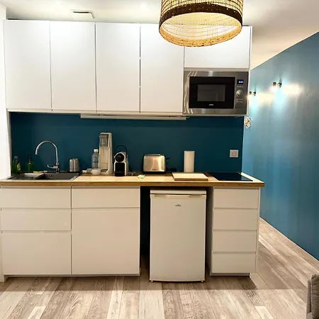 Face A La Saint-Raphael (Var)